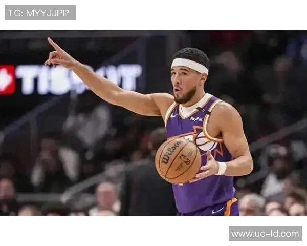 布克回忆赛季初低谷期强调团队拼搏精神与连胜信心